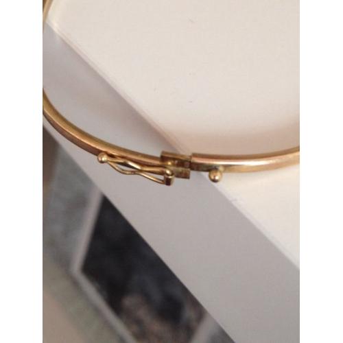 9ct gold bangle