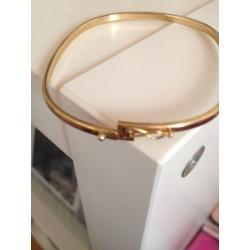 9ct gold bangle