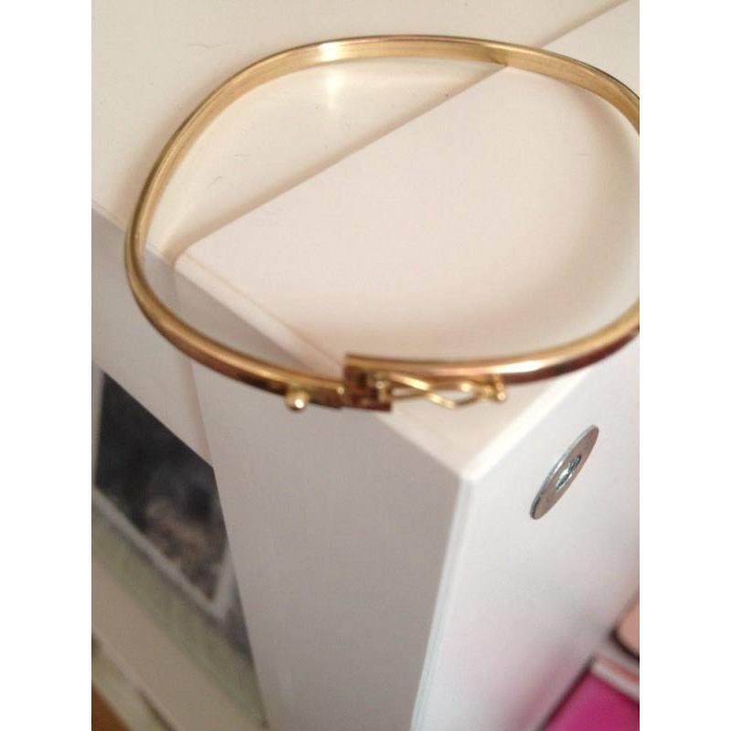 9ct gold bangle