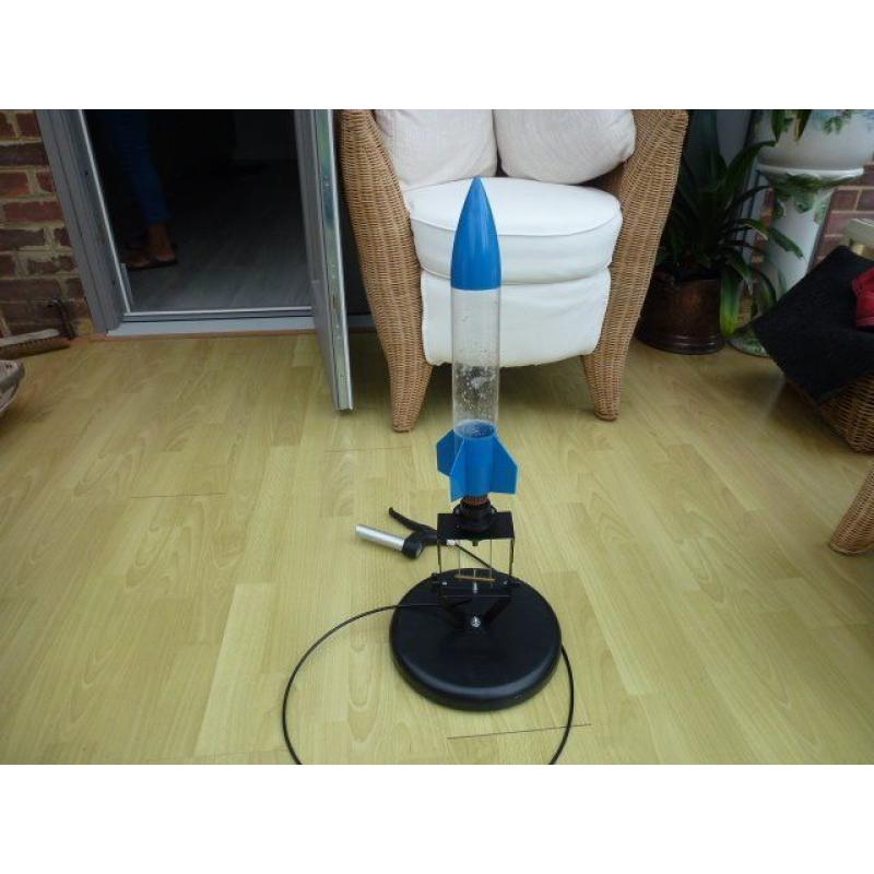 WATER ROCKET WITH LAUNCH SYSTEM