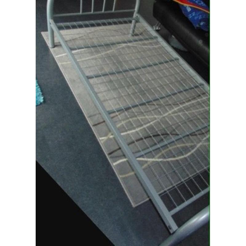 Metal frame bed great condition can also deliver to your address