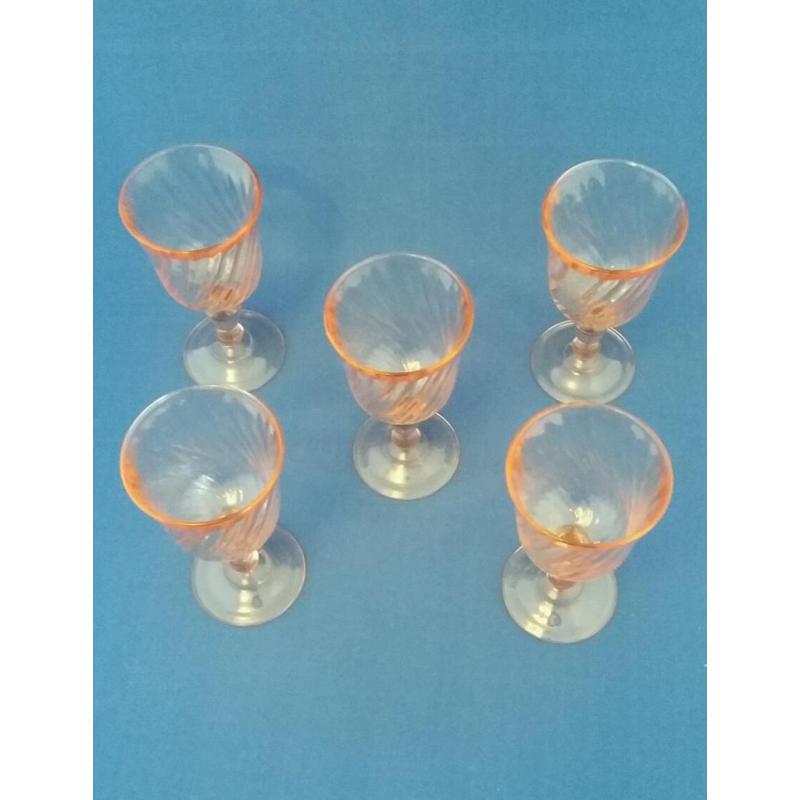 5 wine glasses pink