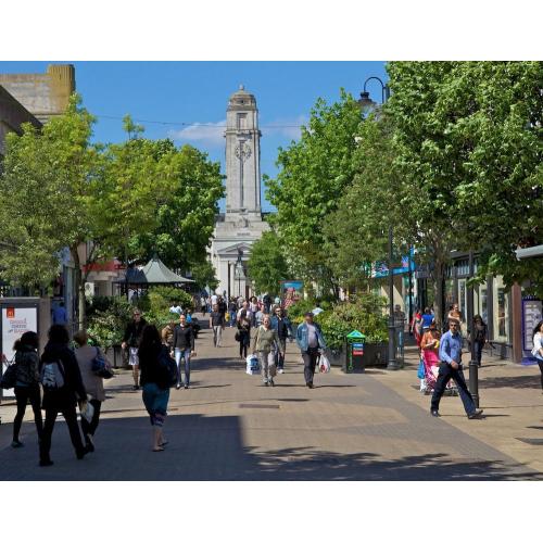 WANTED One or Bedroom flat or studio flat for 2 weeks in Luton town center
