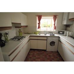 LOVELY DOUBLE ROOM FOR SINGLE USE IN ARCHWAY AREA, NICE RESIDENTIAL NEIGHBOURHOOD POSTC N194BE (28J)