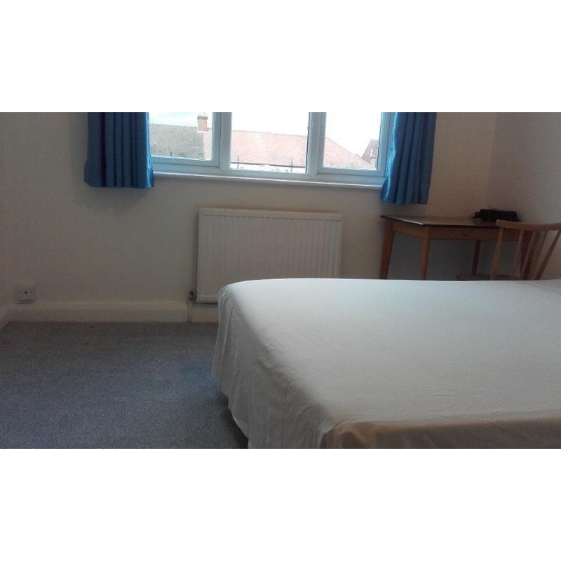 So Affordable Double Room Avail Quiet Location Zone 3 Area 50 mb Fibre Broadband No Bills
