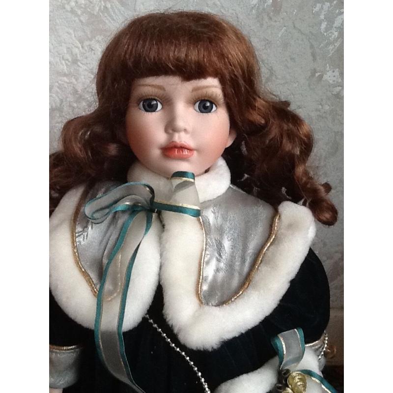 Porcelain Doll Vicotrian style Leonardo Collection - Jenny
