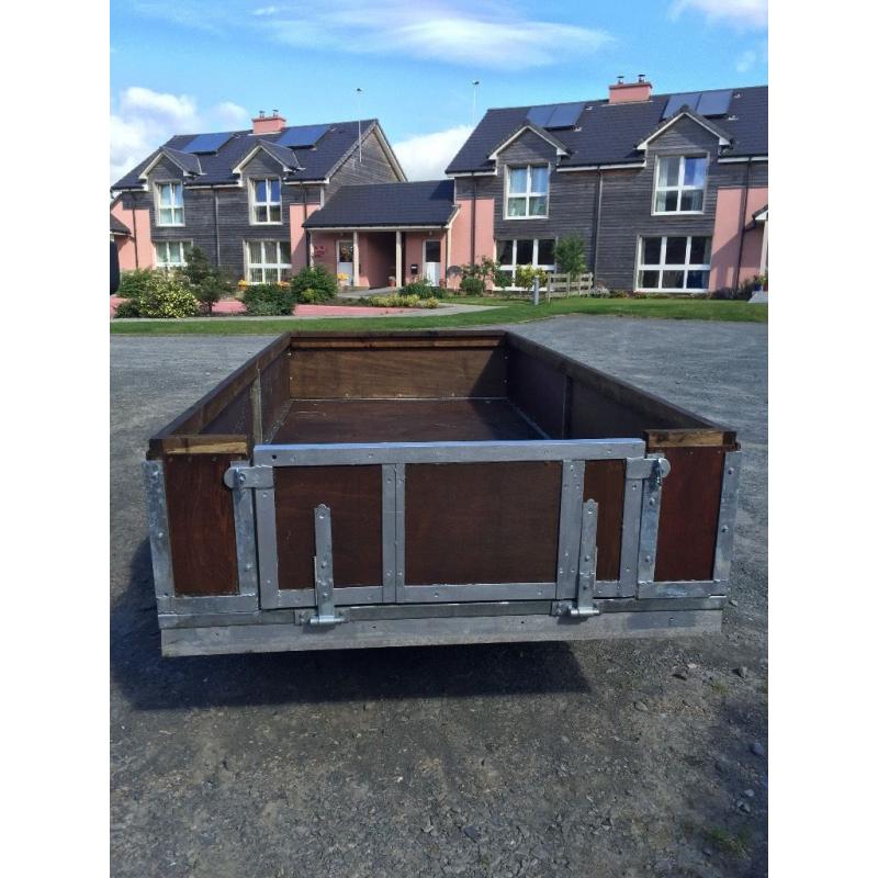 Trailer 10foot by 4.5 " aluminium galvanise steel marine ply solid construction braked