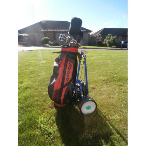 Hillbilly Motorised Golf Trolley + Charger+ 2 rechargable batteries (as NEW)