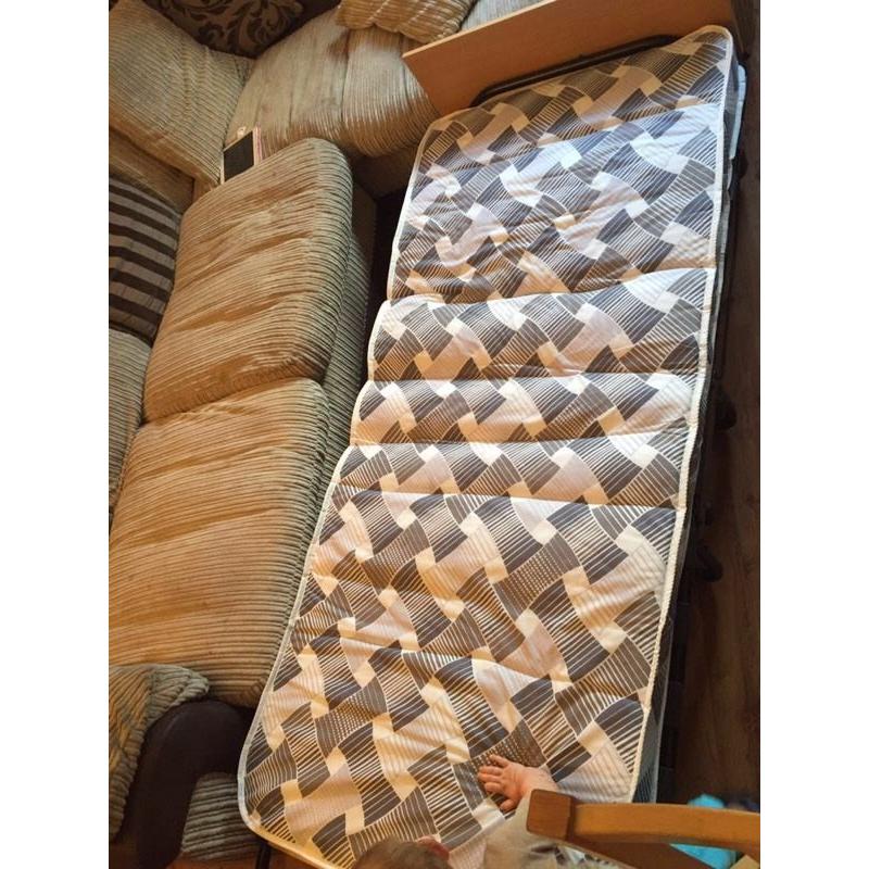 Foldable bed single