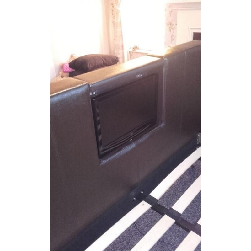 Tv bed King size brown leather bed with built in 19 inch tv good condition call or text