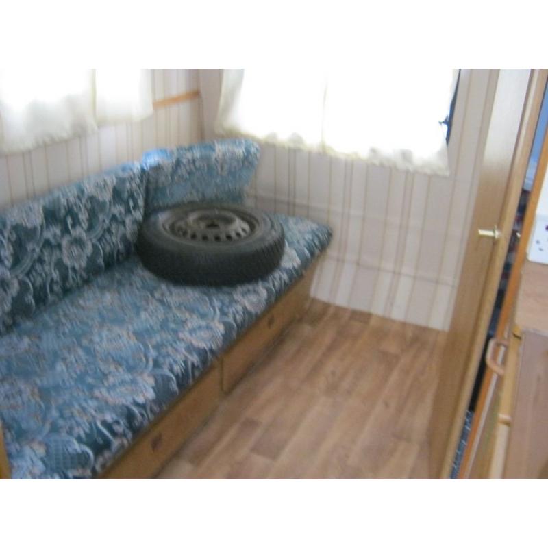 good wee caravan for sale 700 pounds ono
