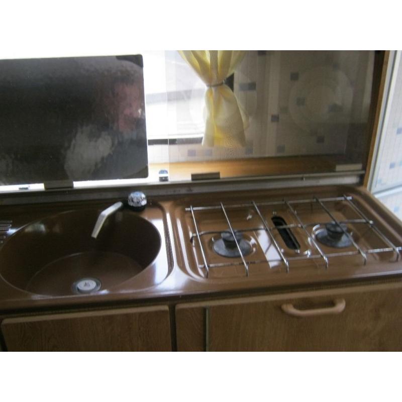 good wee caravan for sale 700 pounds ono