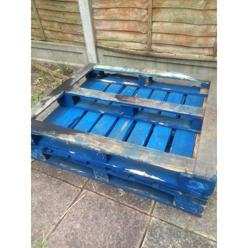 x2 wooden pallets free