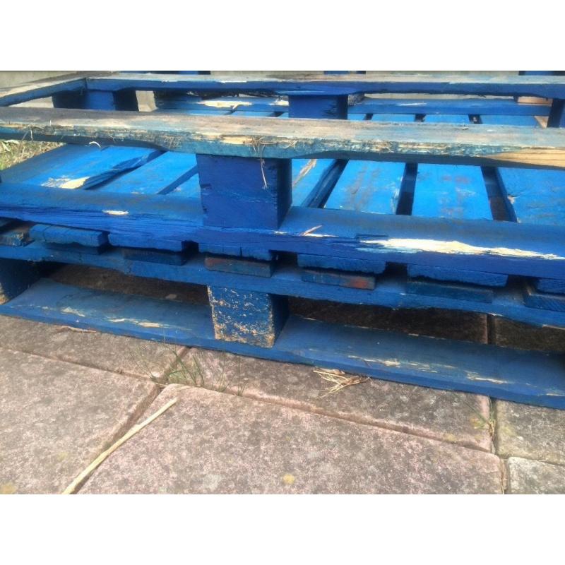 x2 wooden pallets free
