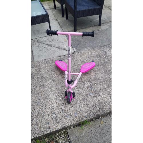 Girls pink fliker scooter