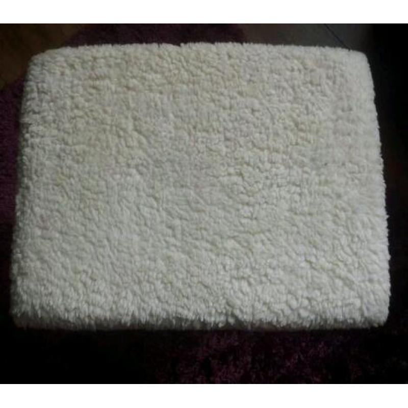 Adjustable foot stool
