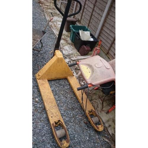 Pallet truck