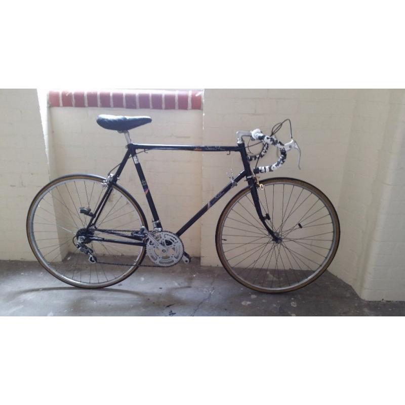 Vintage Racer Raleigh Sun Solo black Bicycle in superb original condition 23 frame/700wheels/6 gears