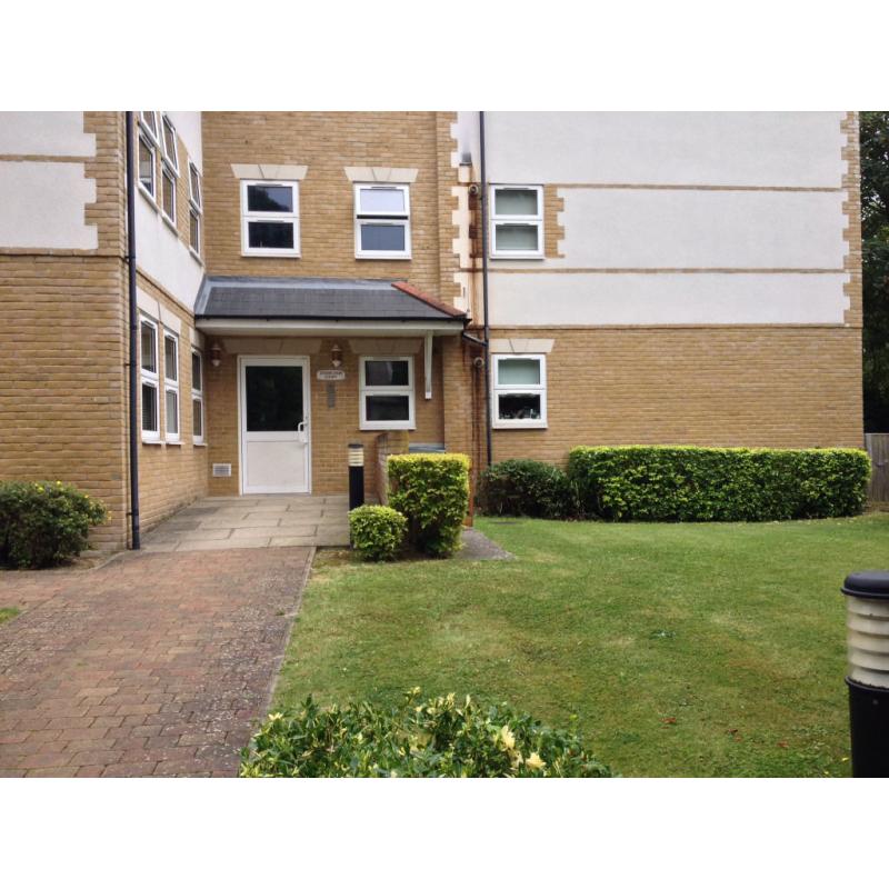 Luxury double room to rent in modern apartment