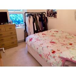 Luxury double room to rent in modern apartment