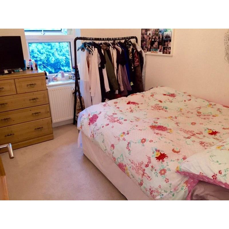 Luxury double room to rent in modern apartment