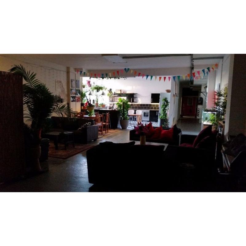 2 massive rooms in warehouse in seven sisters,bills included 630pcm and 650 pcm , creatives welcome