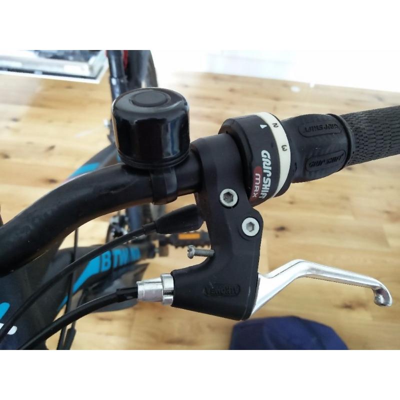 11 month old B-Twin Rockrider 340 (decathalon) Mountain bike