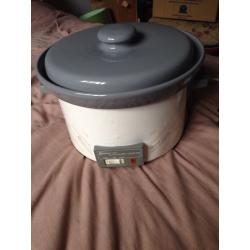Slow cooker