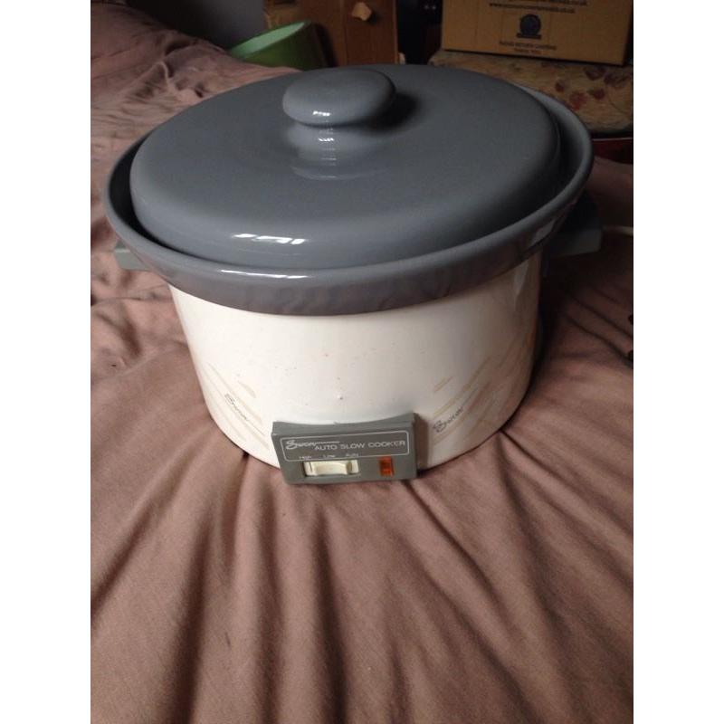 Slow cooker