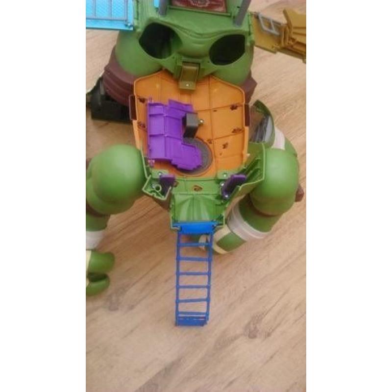 TEENAGE MUTANT NINJA TURTLES MUTATIONS GIANT LEONARDO PLAYSET