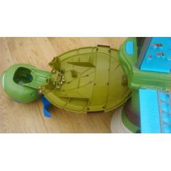 TEENAGE MUTANT NINJA TURTLES MUTATIONS GIANT LEONARDO PLAYSET