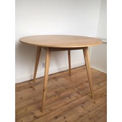 Round dining table