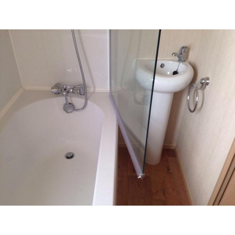 Bath, sink and shower screen in white