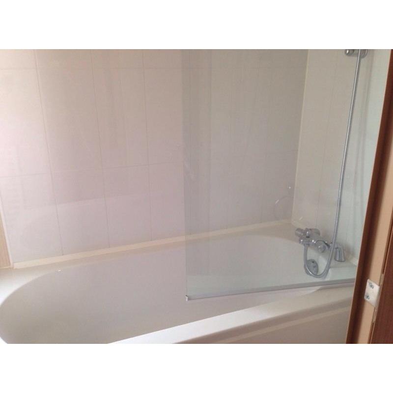 Bath, sink and shower screen in white