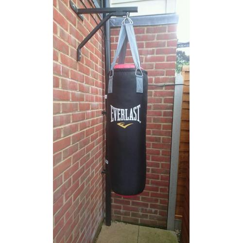 4ft Everlast Boxing Bag with Accessories