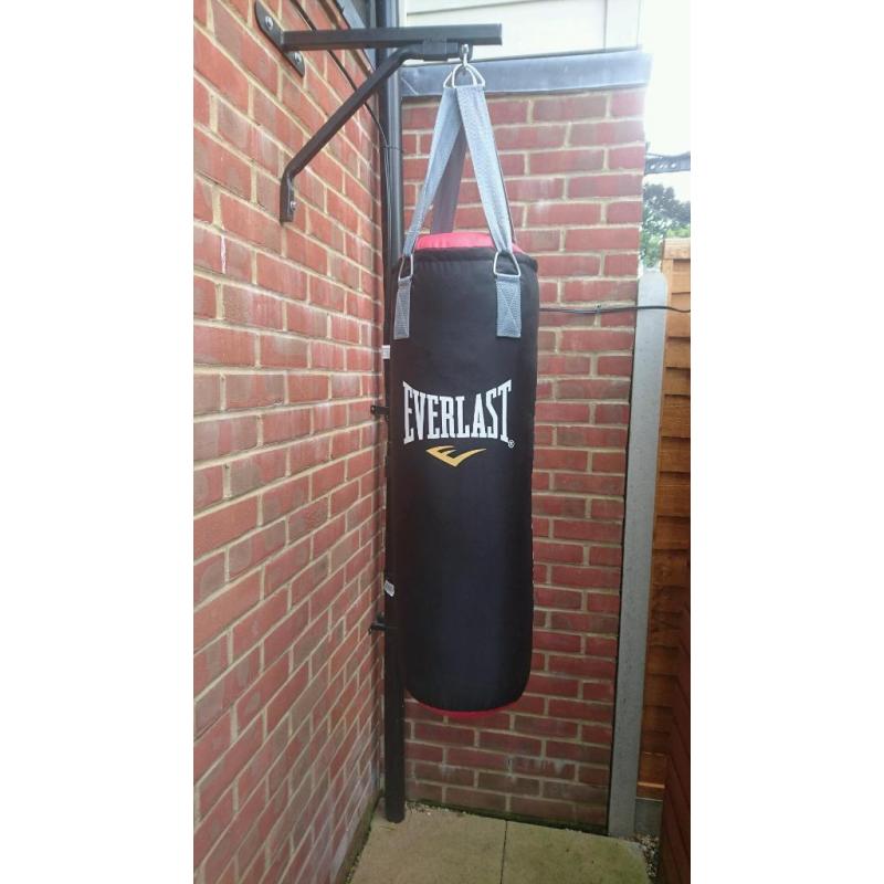 4ft Everlast Boxing Bag with Accessories