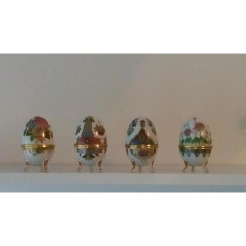Ornamental Fabergé eggs 1 large 4 small not boxed