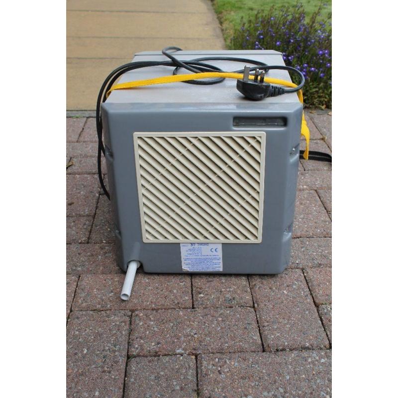Compact dehumidifier