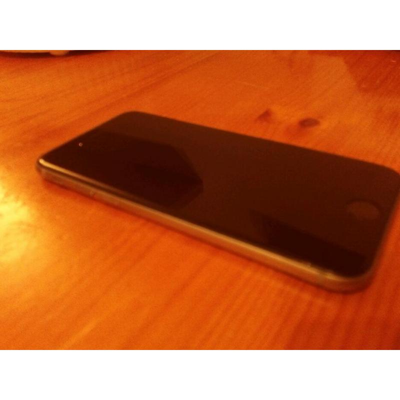 Apple Iphone 6 / 16gb unlocked mobile phone very go condition