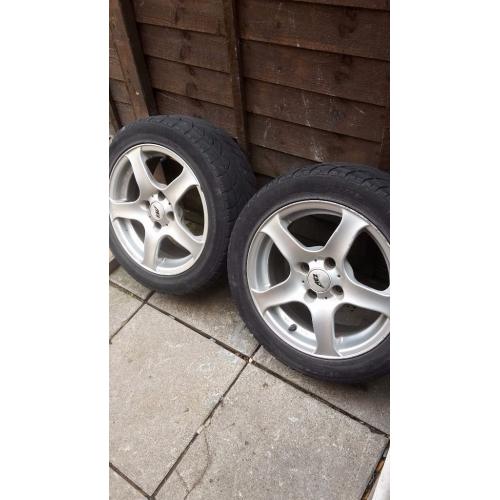 For sale 15inxh 4 stud aloys with good tyres