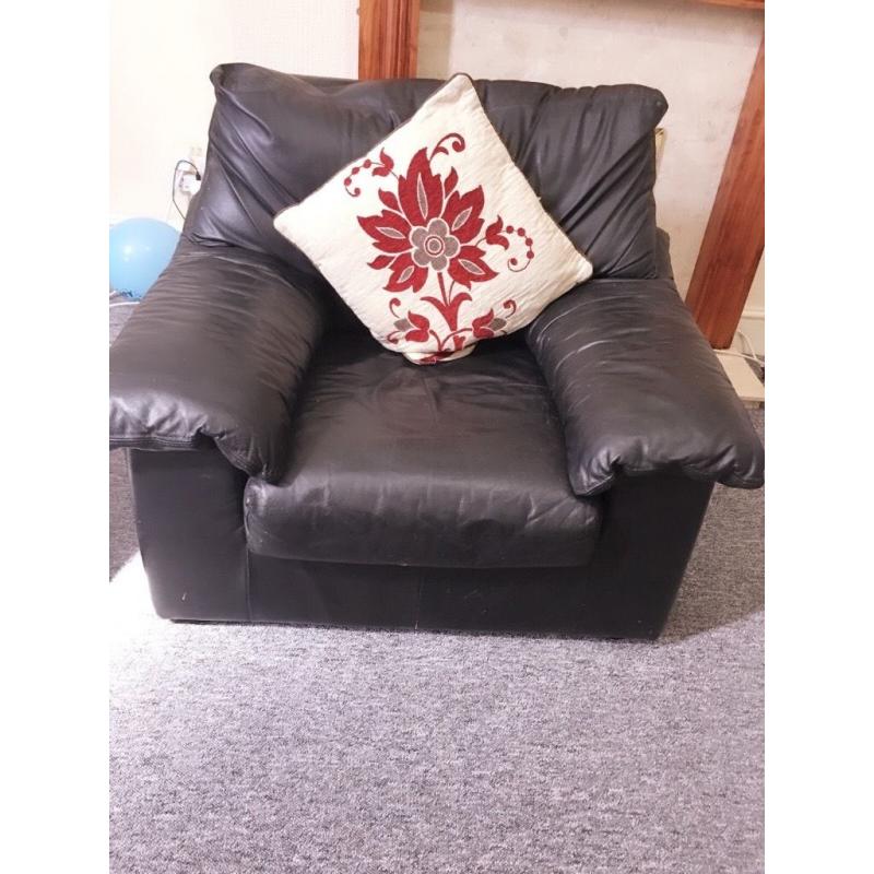 Lovely black leather 3+2 sofas