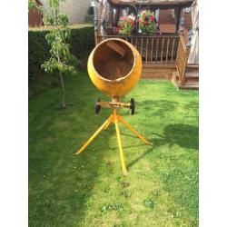 Electric cement mixer