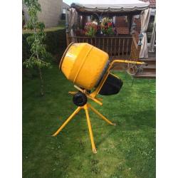Electric cement mixer