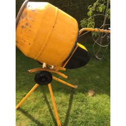 Electric cement mixer