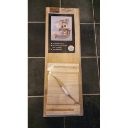 Pack of three solid pine shelves (60x20cm) (23x8in)