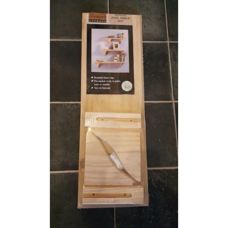 Pack of three solid pine shelves (60x20cm) (23x8in)