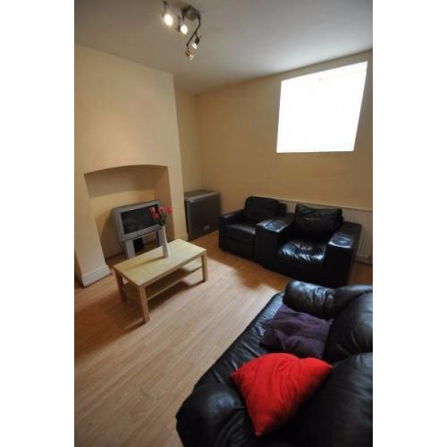 1 Rooms available in 6 Bedroom Student House for Next Academic Year, Bills Included, Birchfield Road