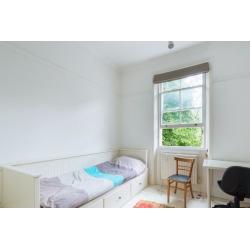 Single Bed in Rooms available for rent in 4-bedroom flatshare in Belsize Park