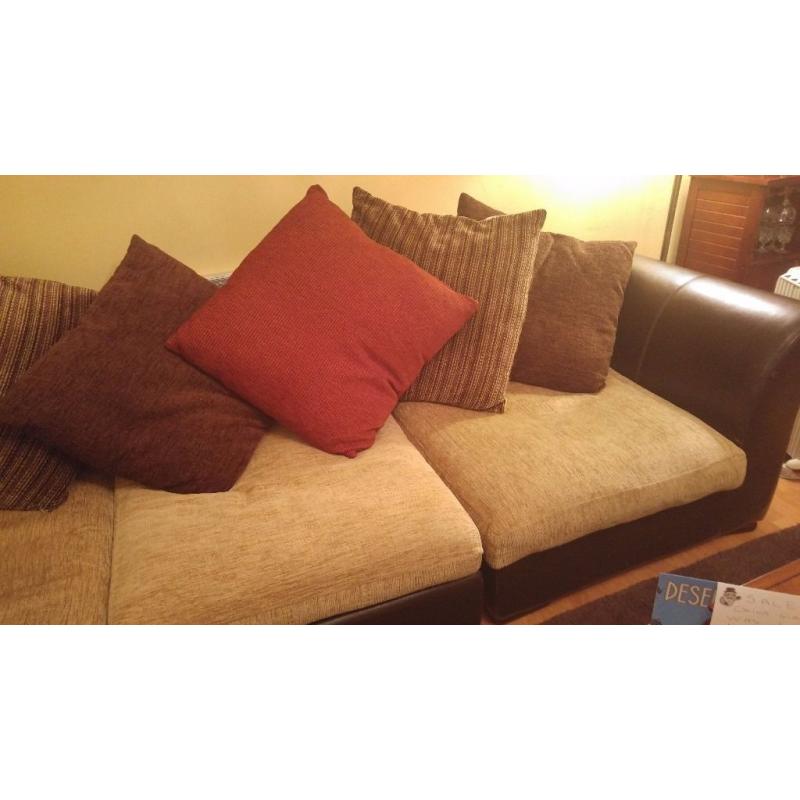 Corner Sofa. Can be split to chaise and sofa. Good condition.