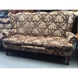 VINTAGE WINGBACK SETTEE QUEEN ANNE LEGS GOOD CONDITION